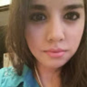 Meet your Posher, Larissa